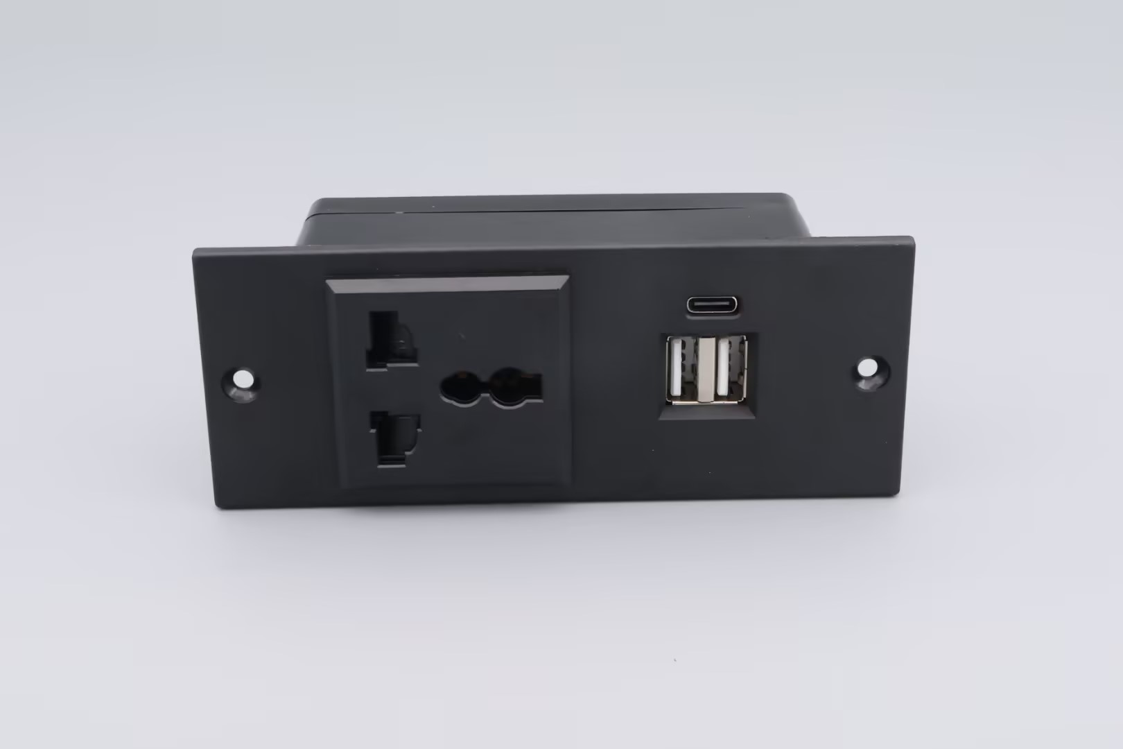 國標萬能3孔+2USB+1TPC