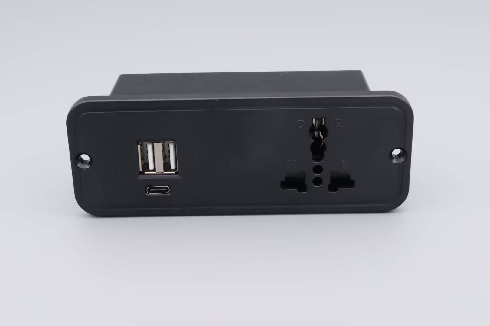 國標萬能一體3孔+2USB+1TPC
